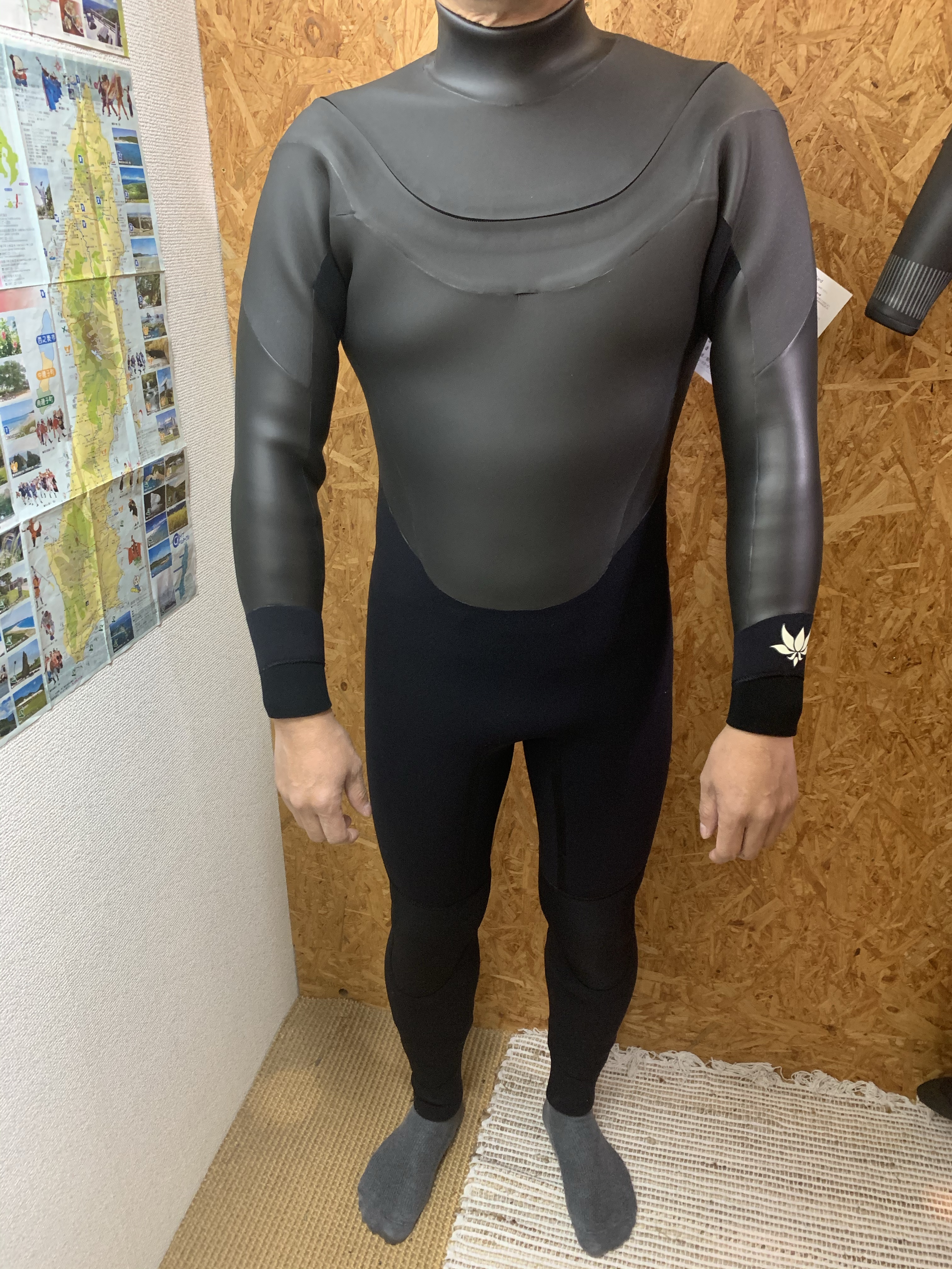 Axxe classic hybrid U zip 4×3フルスーツ | Kiaora Surf&Adventure