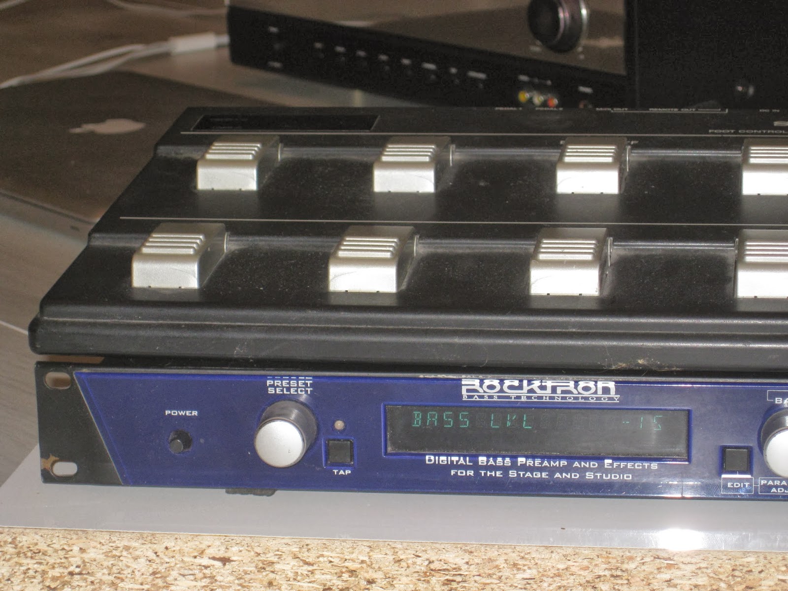 ROCKTRON Blue Thunder MIDIデジタル・ベース・プリアンプ＋エフェクト