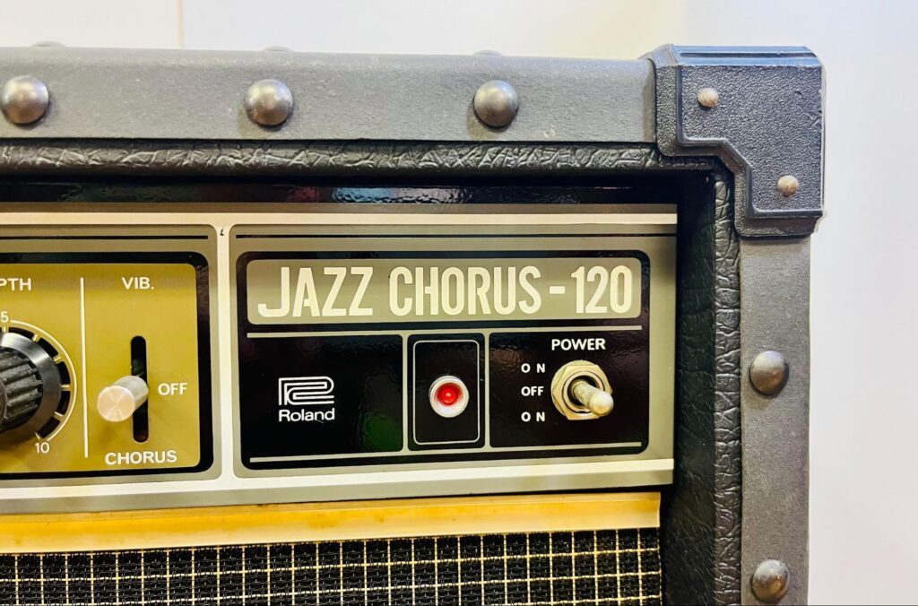 ギターアンプの定番！ジャズコーラス「Roland JC−120」の特徴、強みと