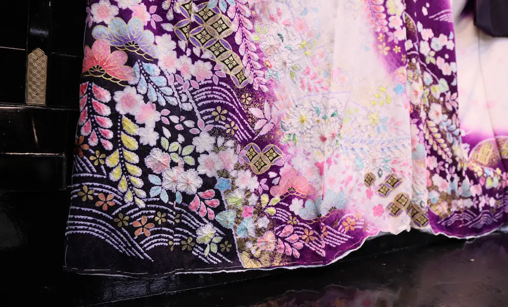 辻が花」ってどんな振袖？ 谷屋おすすめの3着（赤／紫／紺）もご紹介