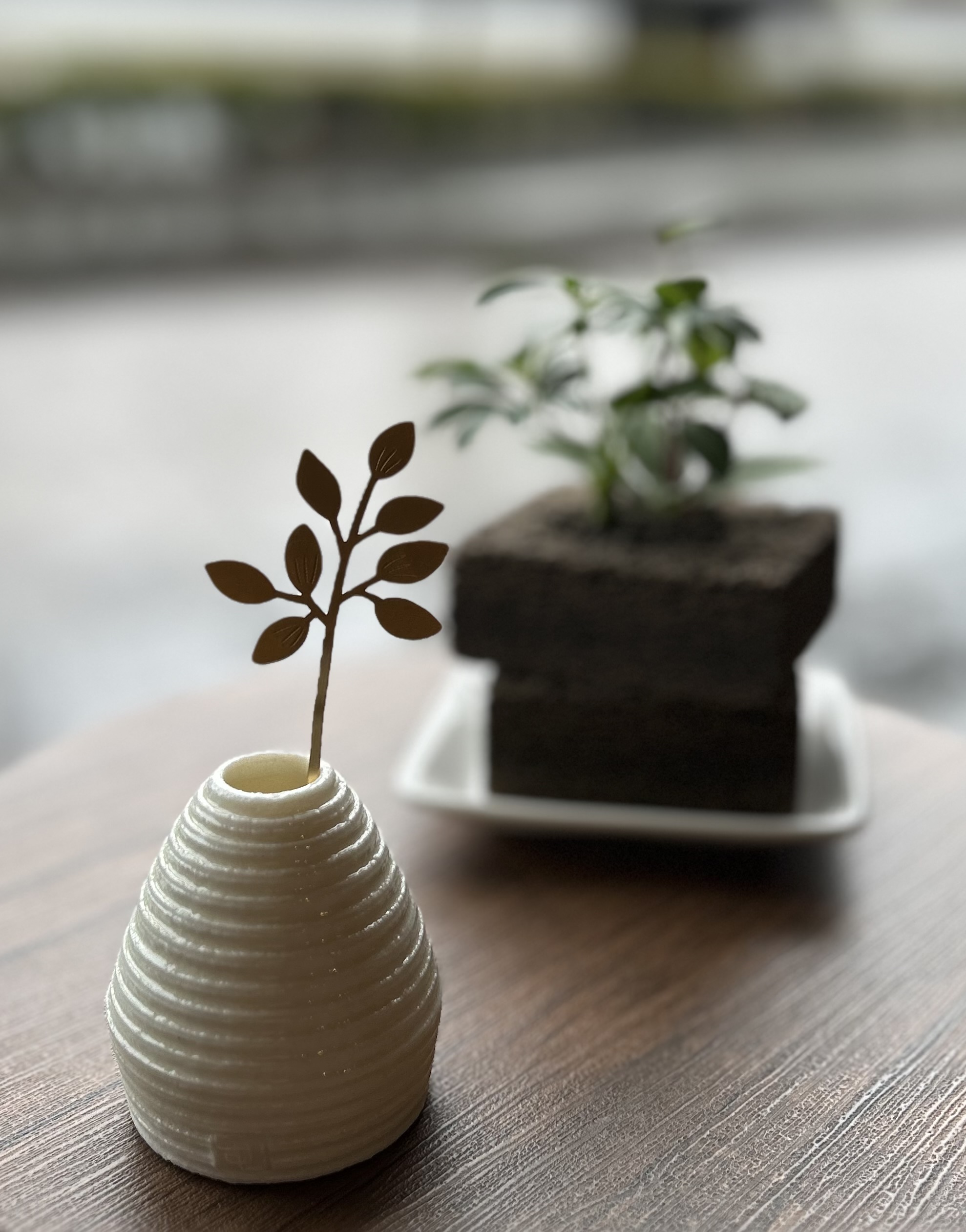 光る陶器のランプシェードとフラワーオブジェ[SO-U]先行発売中です