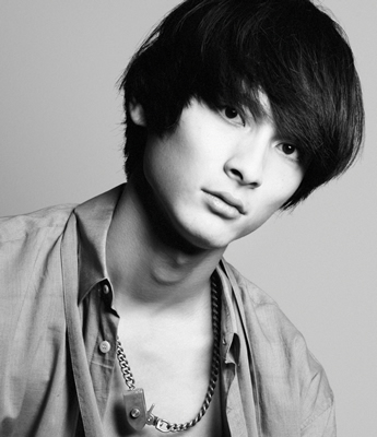 高良健吾 | TEN CARAT MOBILE