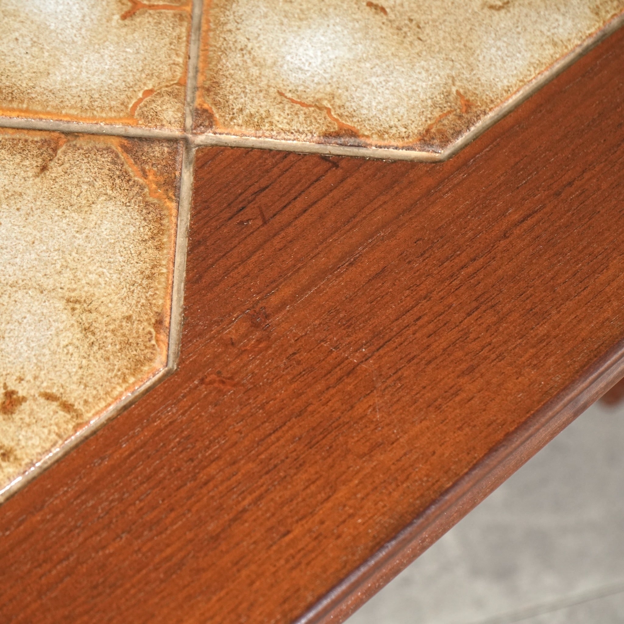 ヘキサゴンテーブル タイルトップローテーブル Gplan 再塗装済み