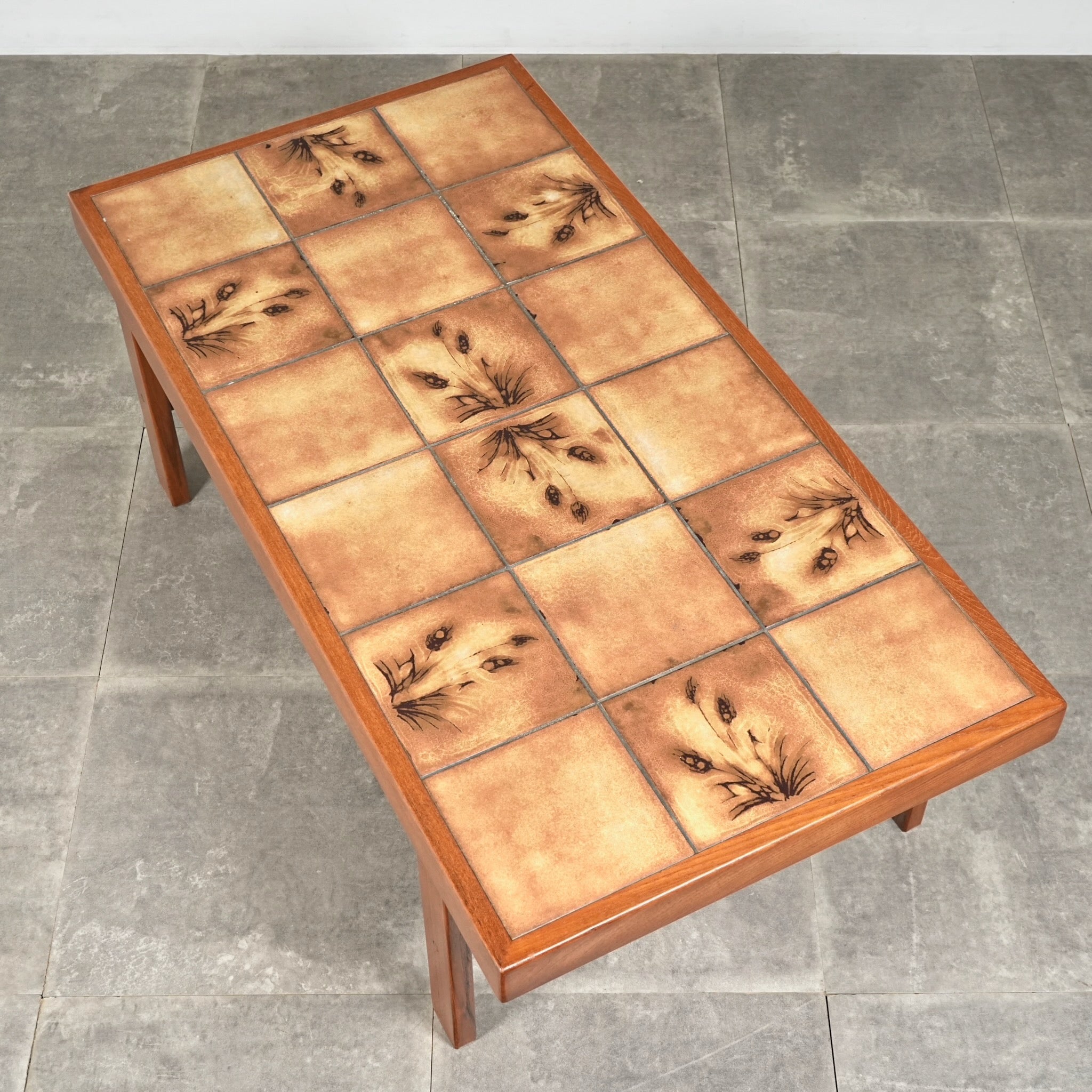 TRIOH】タイルトップ ローテーブル – TIME HYPE