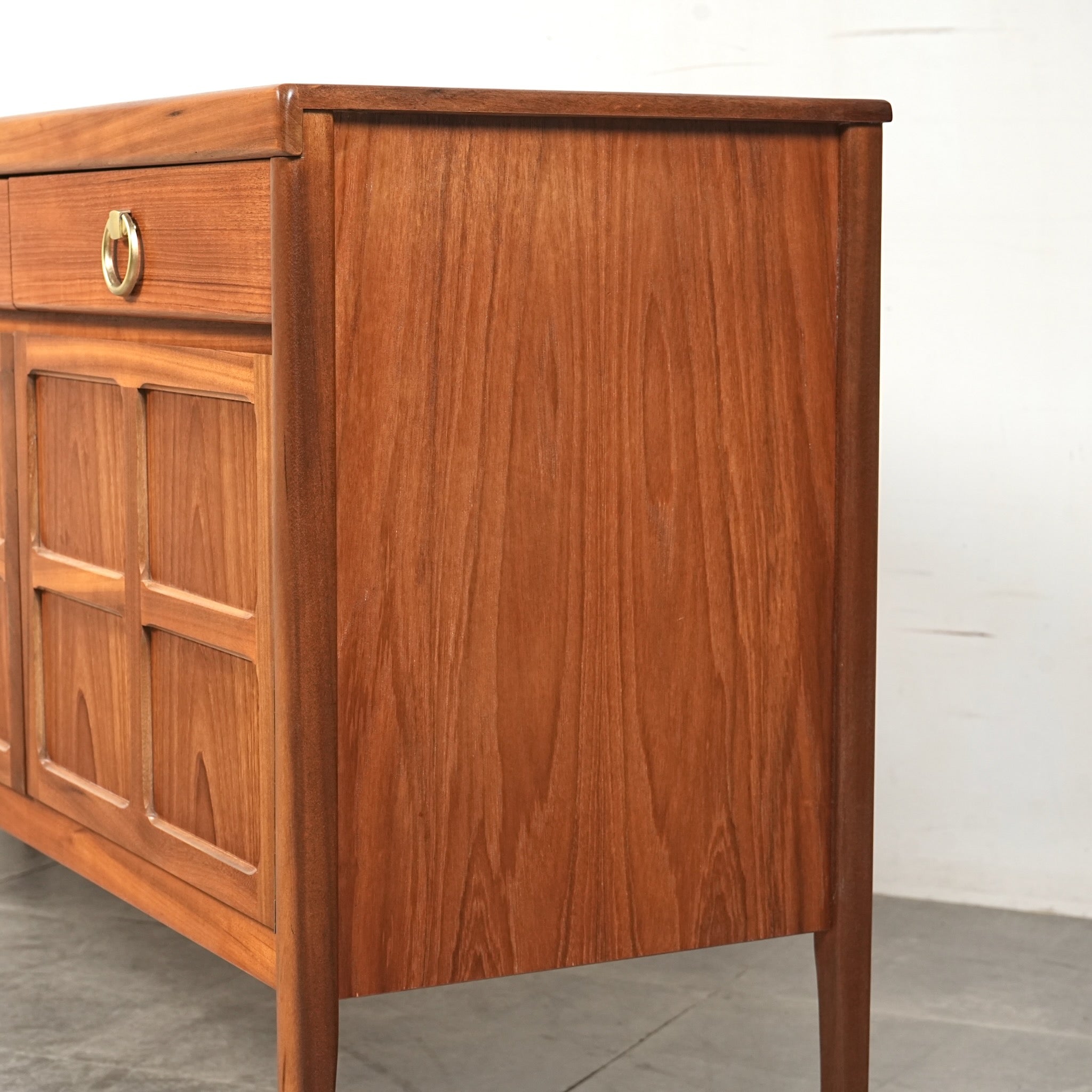 bbb様 iΦ キャビネットドラゴンクロウ サイドボード アンティーク 木製