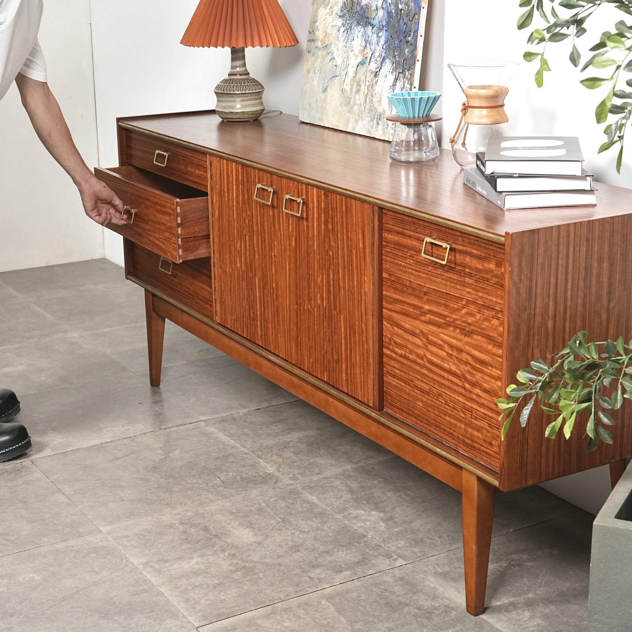 イギリスヴィンテージ サイドボード – TIME HYPE