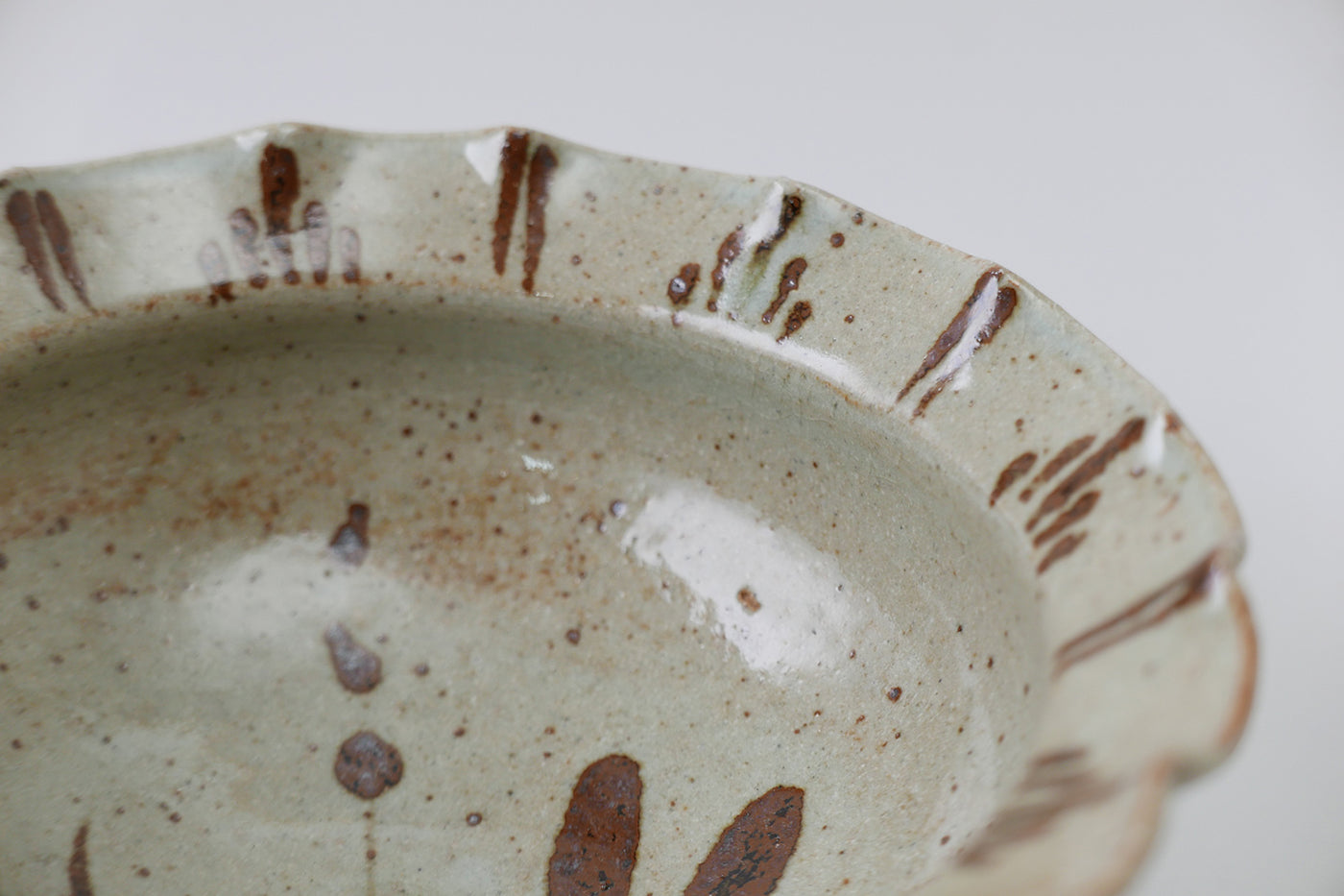 絵唐津輪花菓子鉢 – TOKITOIRO onlineshop