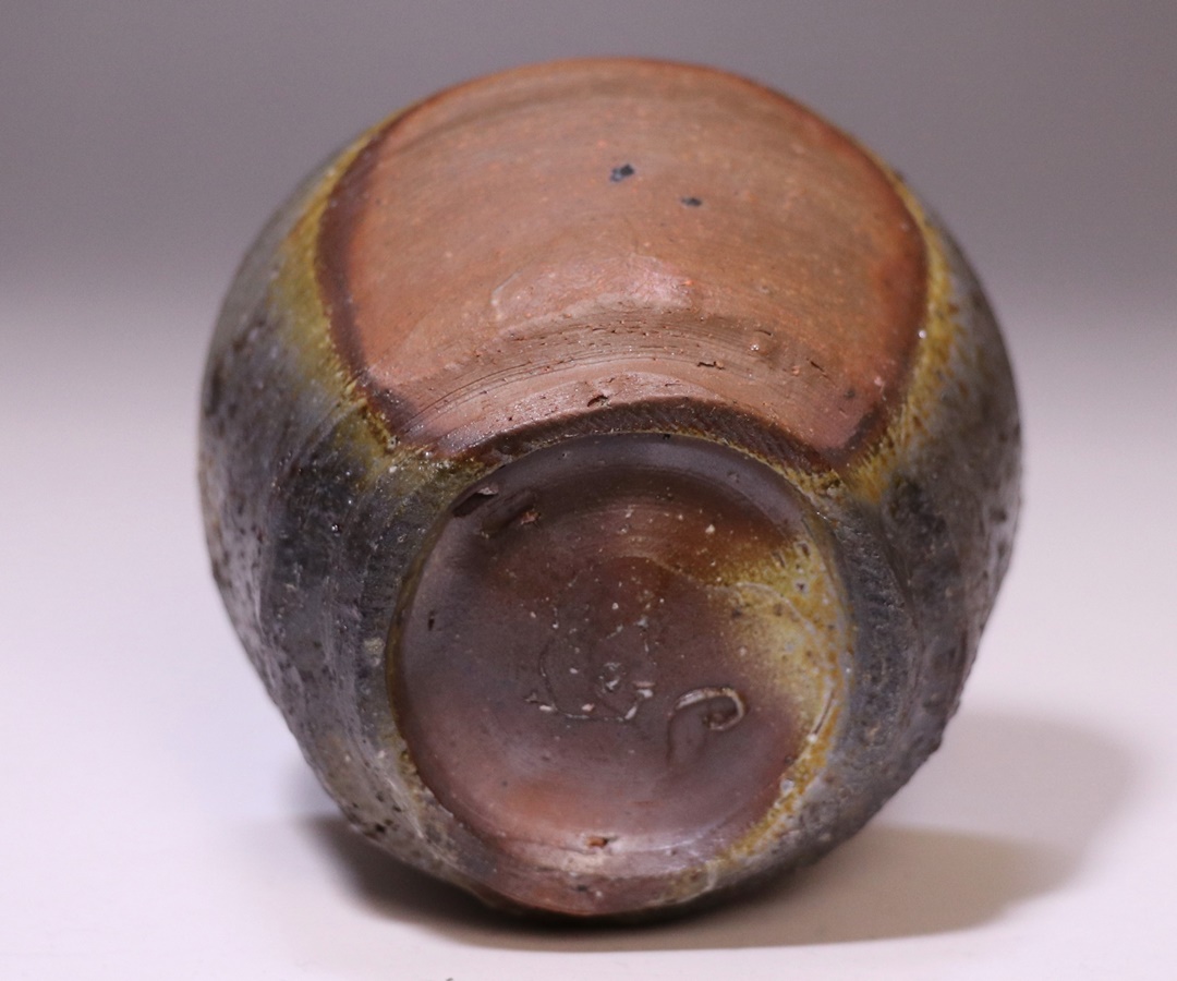 備前焼 小山末廣作 「備前窯変ぐい呑」 陶印有り 備前焼 小山末廣作