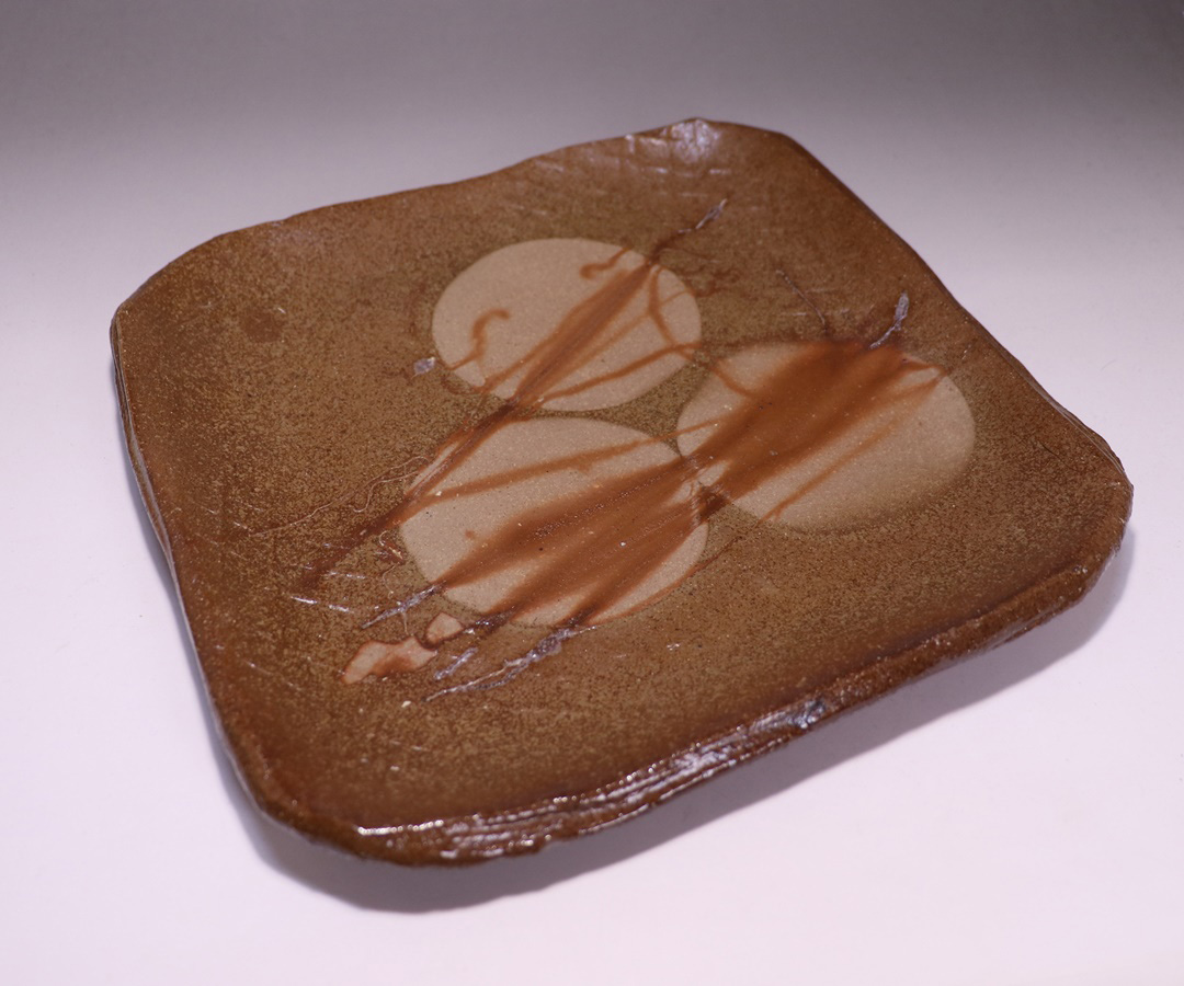 伊勢崎 満 作 「伊部角皿」 ～備前焼専門卸小売店 川口陶楽苑～