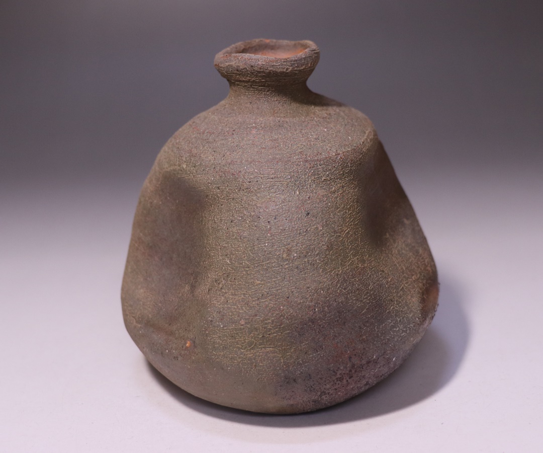 中村和樹】備前 窯変 三角徳利中村和樹】備前 窯変 三角徳利 三角徳利