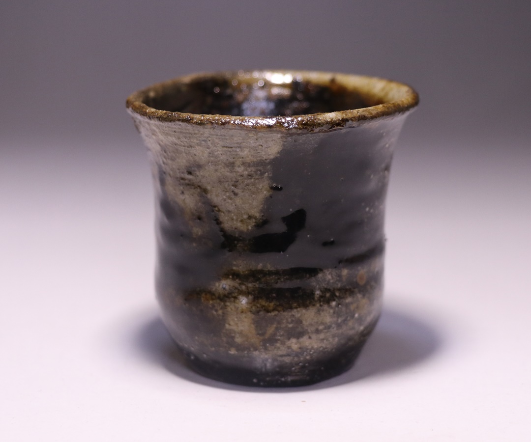 森 一洋 作 「備前引き出し黒ぐいのみ」 ～備前焼専門卸小売店 川口陶