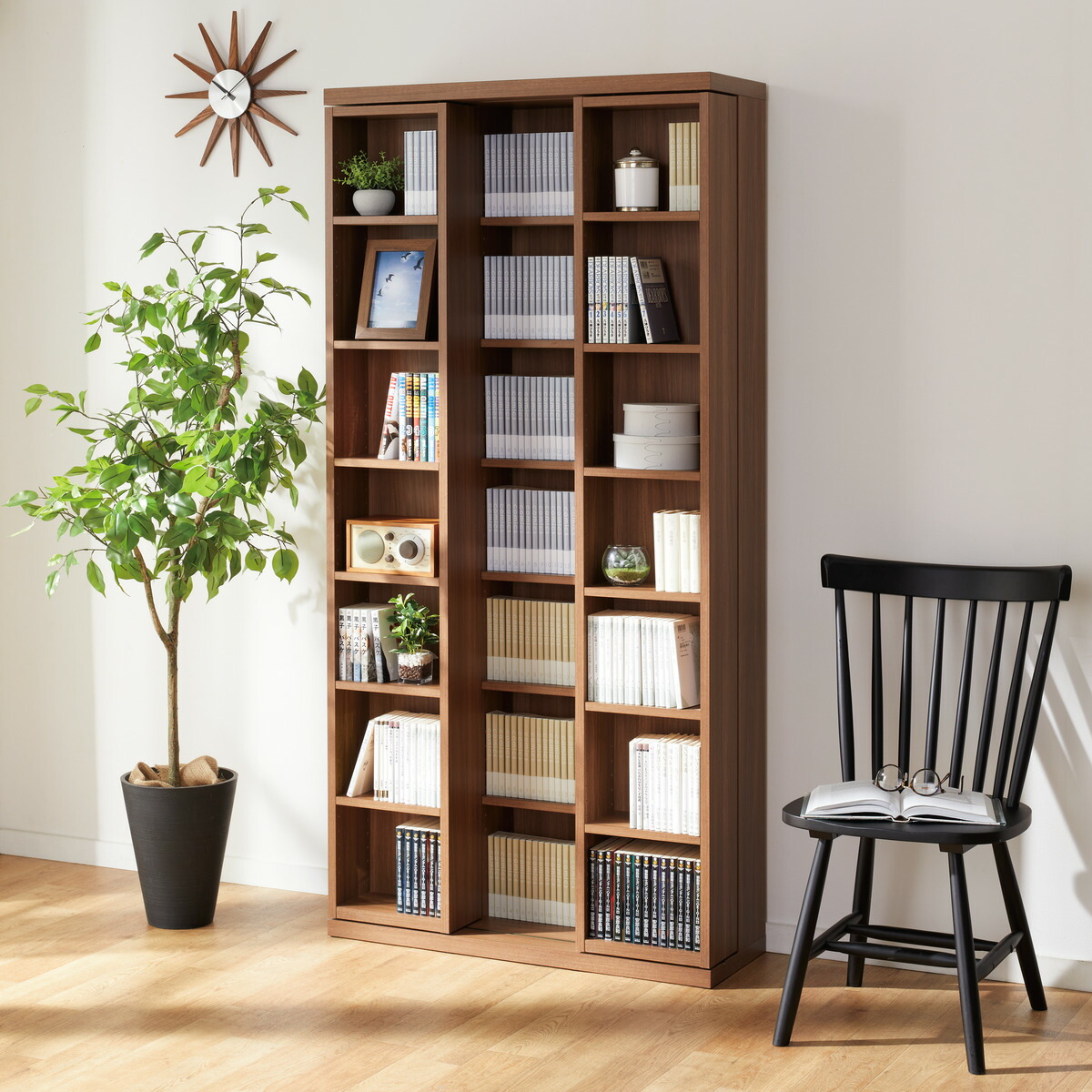 ニトリ ガラス扉付き本棚 ダークブラウン 可動棚 下段スライド式