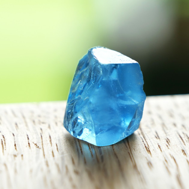 ブルートパーズ原石