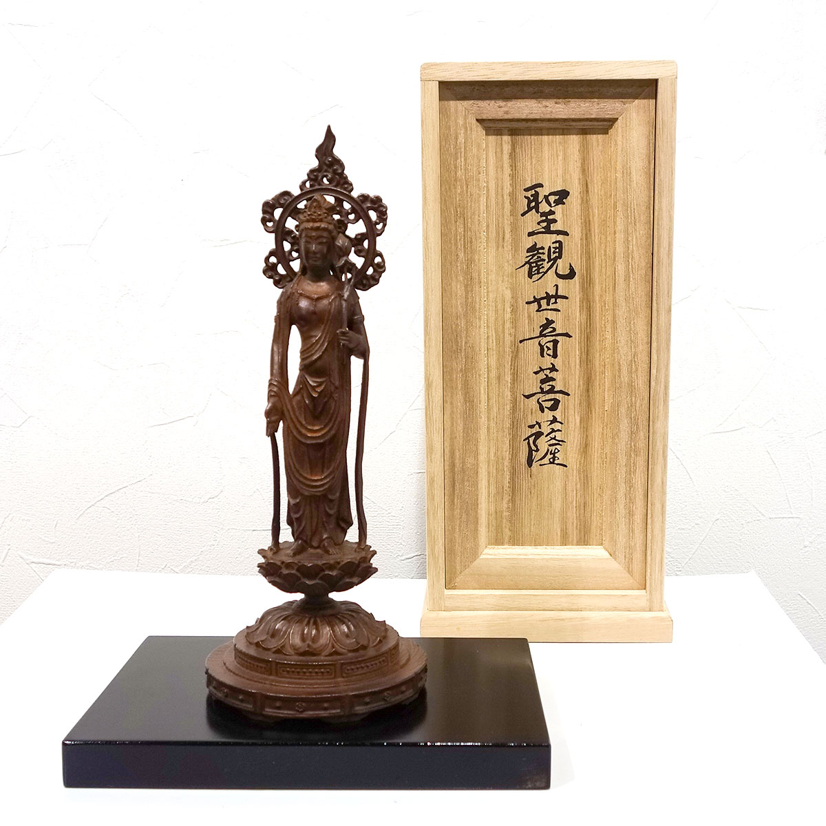 金属製 硯箱 雲と人物の彫刻