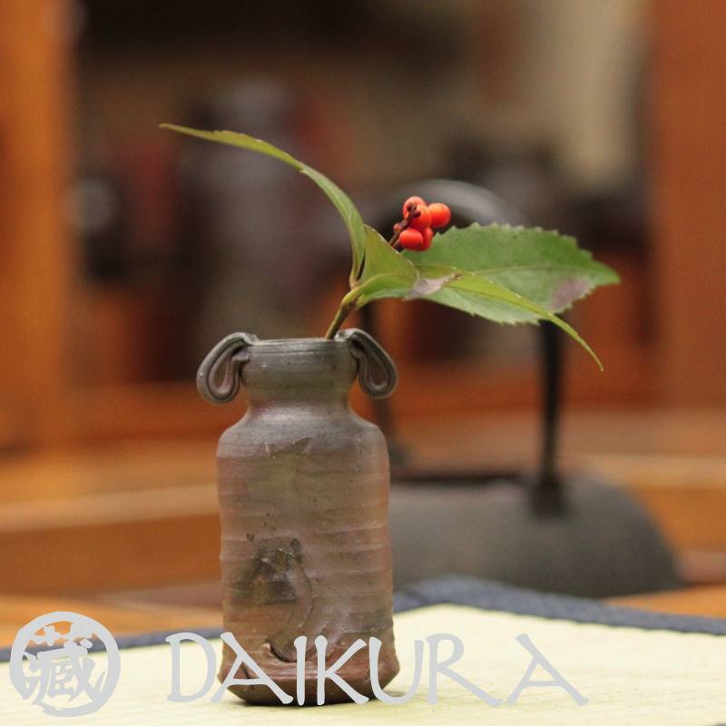 陶器耳付き花入れ
