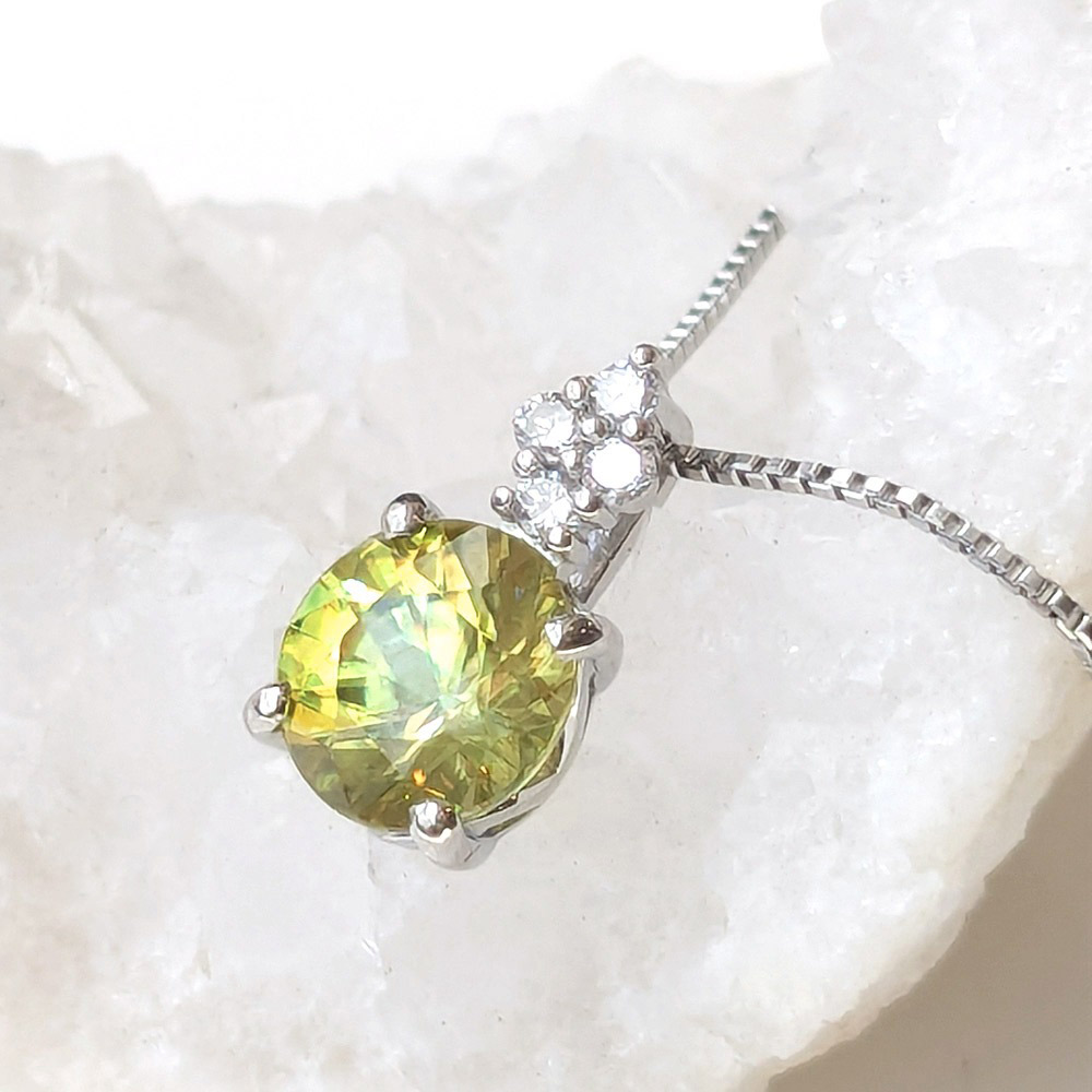 極上ダイヤ！超稀少！超激レアな天然イエローグリーン系のペンダント