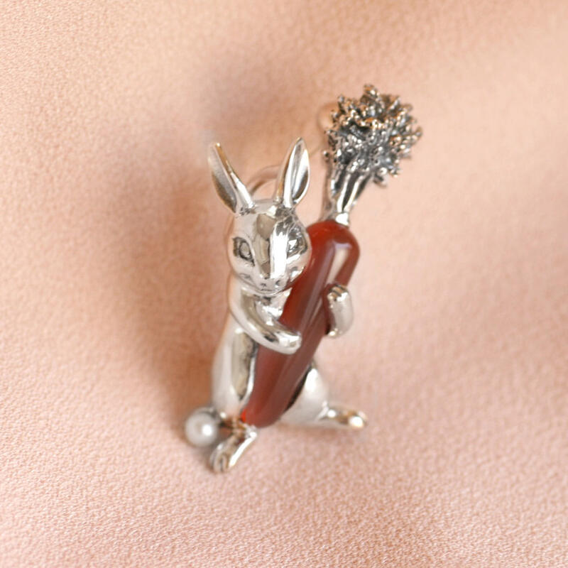 碌山 SV925 カーネリアン ニンジンうさぎペンダントブローチ【箱・保証