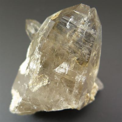 楽天市場】山梨県黒平産 煙水晶 （スモーキークォーツ） 52g : 榎本通商