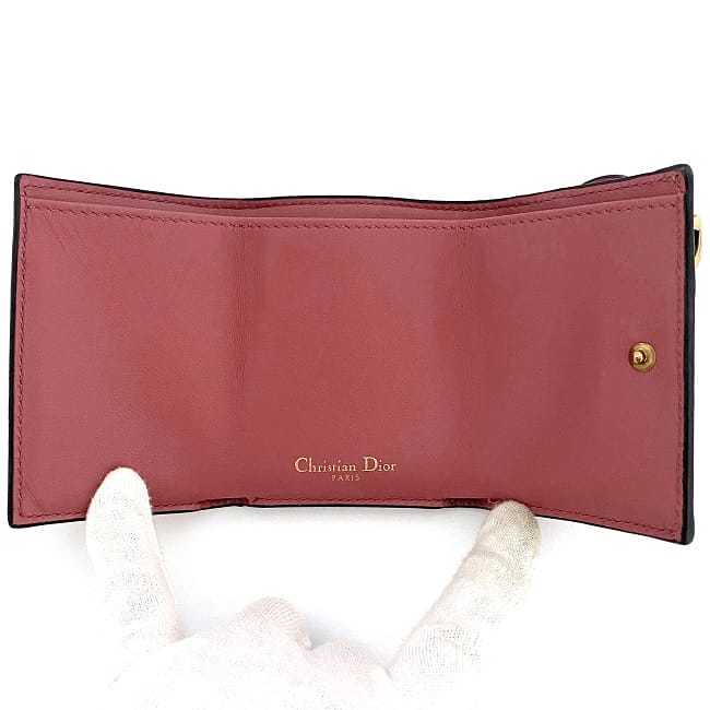 Dior ピンク レザー 三つ折り財布 【公式通販】