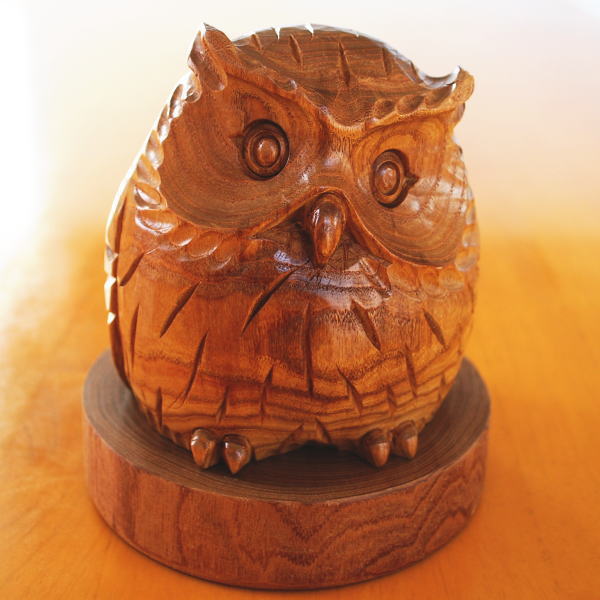 フクロウ木彫り置物