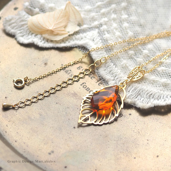 琥珀色の葉形ブローチ・ペンダントトップ