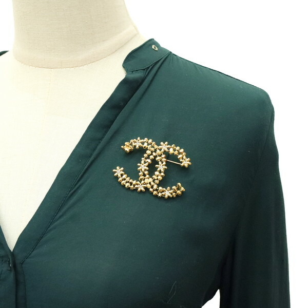 CHANEL CCロゴ ブローチ フラワーライン CHANEL CCロゴ ブローチ