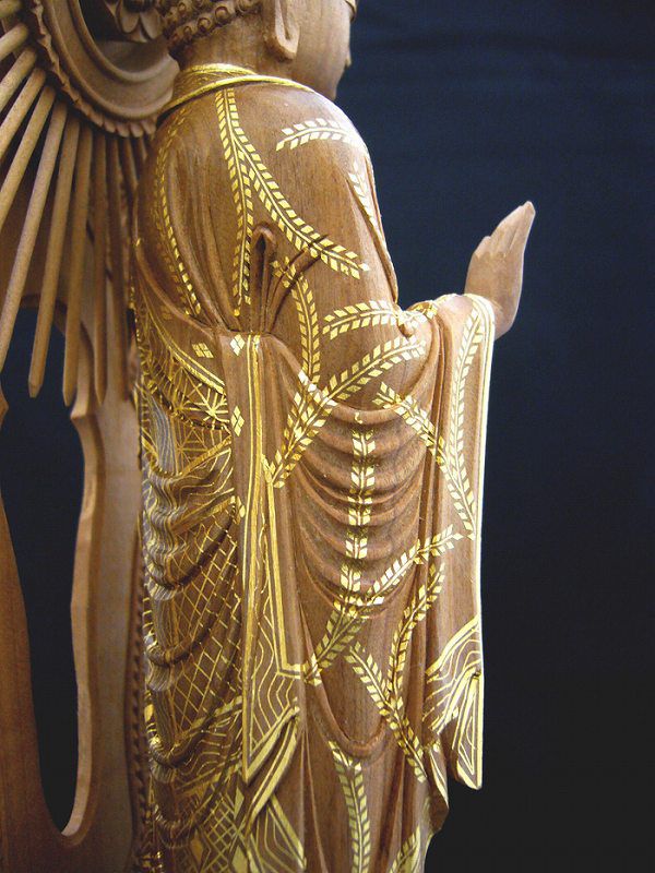 ご希望価格 白檀仏像 木彫 立阿弥陀 六角台座 金泥書 アクリルケース