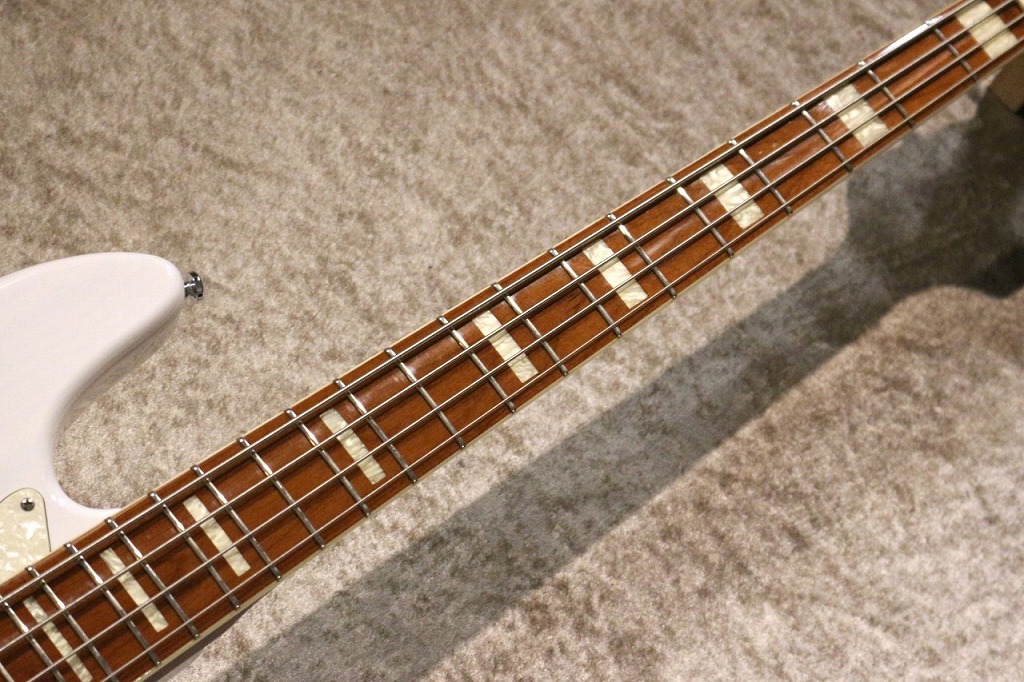 楽天市場】Sire V8 4st -White Blonde-【マーカス・ミラー氏監修