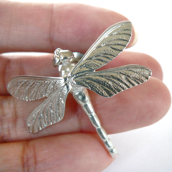 美品】B&W トンボブローチ 希少サイン入 美品】B&W トンボブローチ