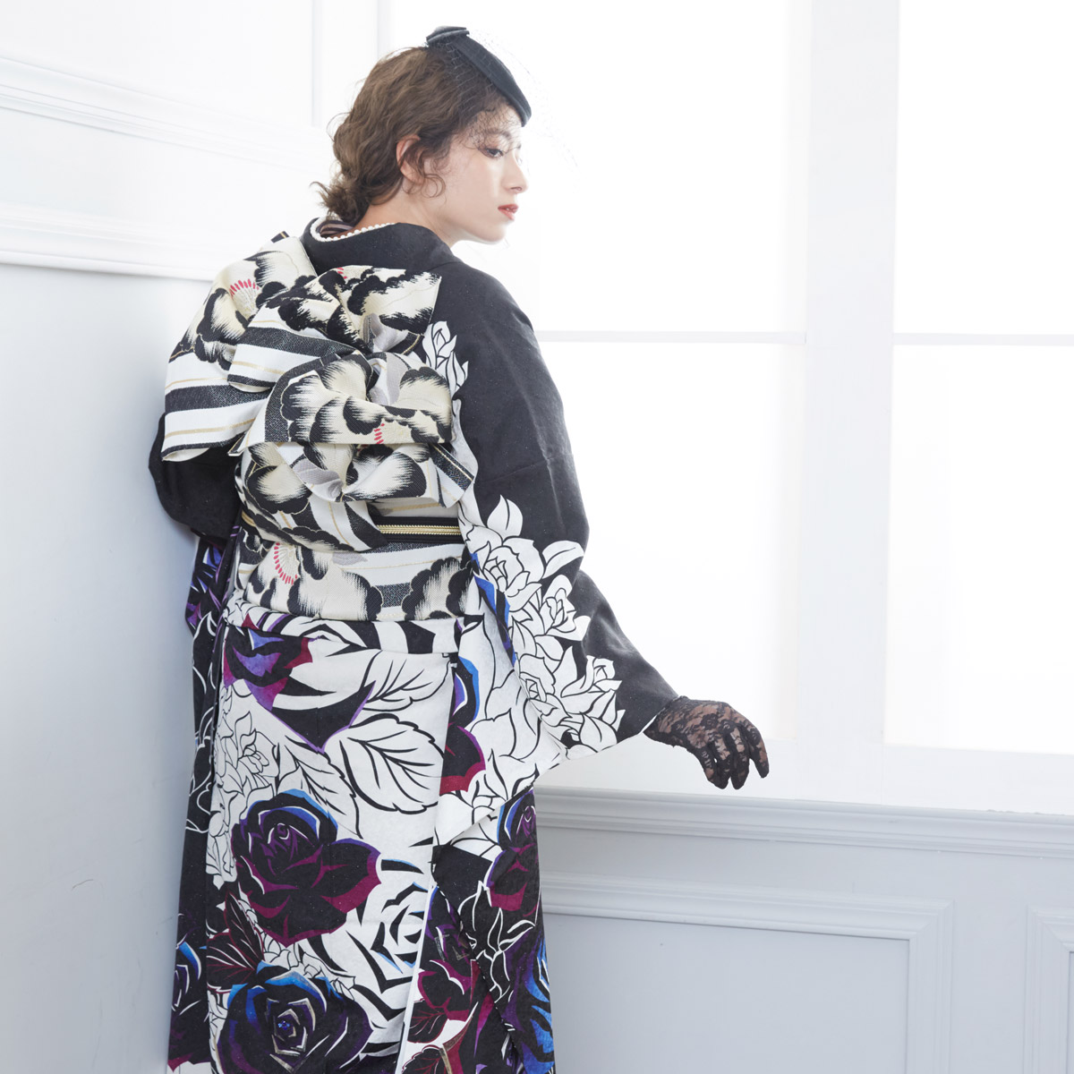 574.正絹振袖、黒バラ、160ぐらい