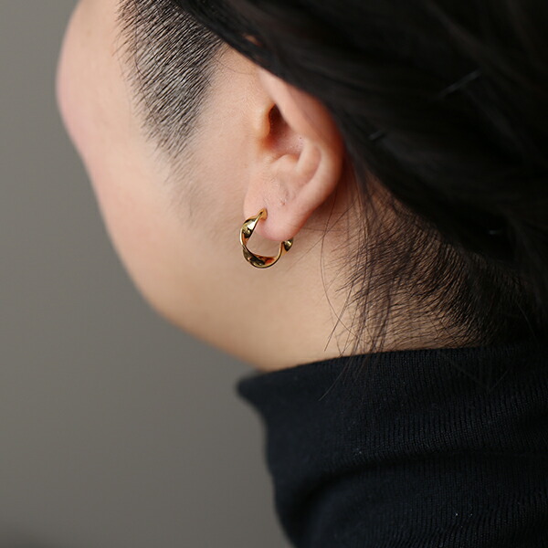 楽天市場】Baqless (バックレス) ピアス エンブレイス ウェイビー