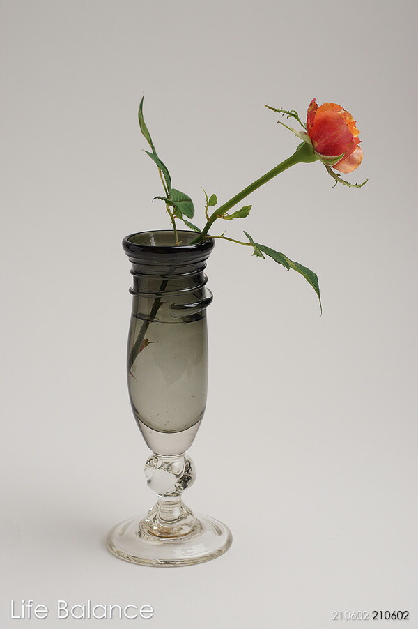 瀬戸内 です 大きな 手吹き ウラン ガラス フラワーベース 瀬戸内 様