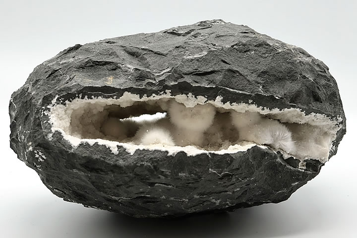 楽天市場】7.56kg オケナイト原石(オーケン石)インド産 : ギャラリー