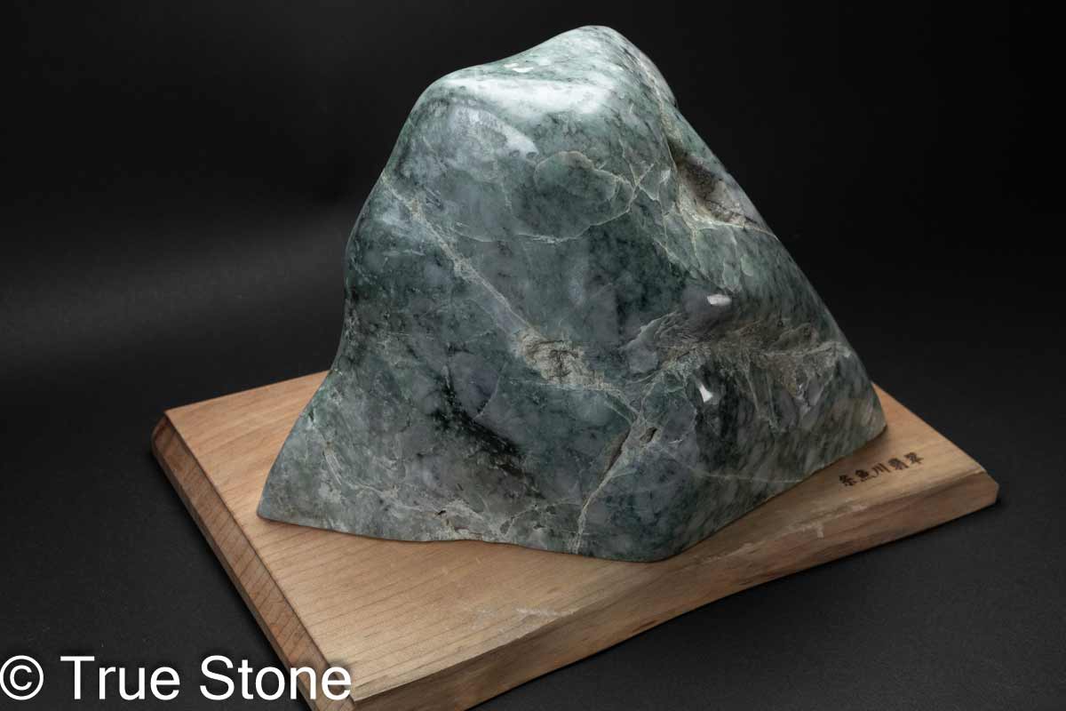 国石 糸魚川 翡翠 ヒスイ 海石 3000g 国石 糸魚川 翡翠 ヒスイ 海石