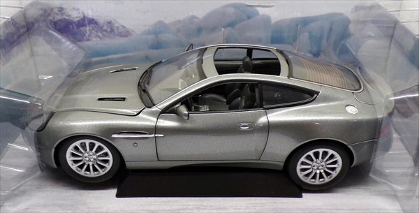 楽天市場】ミニカー 1/18 007 アストンマーチン V12 ヴァンキッシュ
