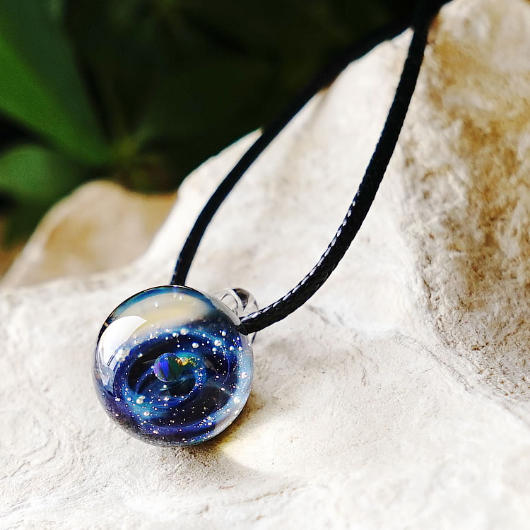 楽天市場】宇宙ガラス ペンダント スモールサイズ【私だけの小さな宇宙