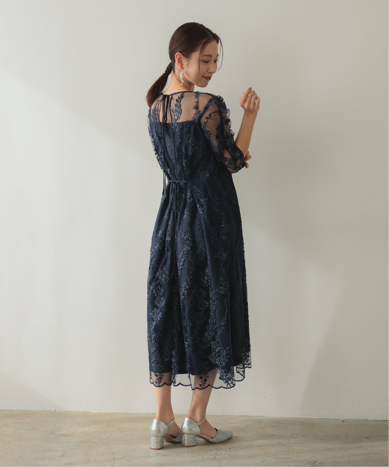 haremode｜【haremode ハレモード公式】花柄刺繍ミディ丈ドレス