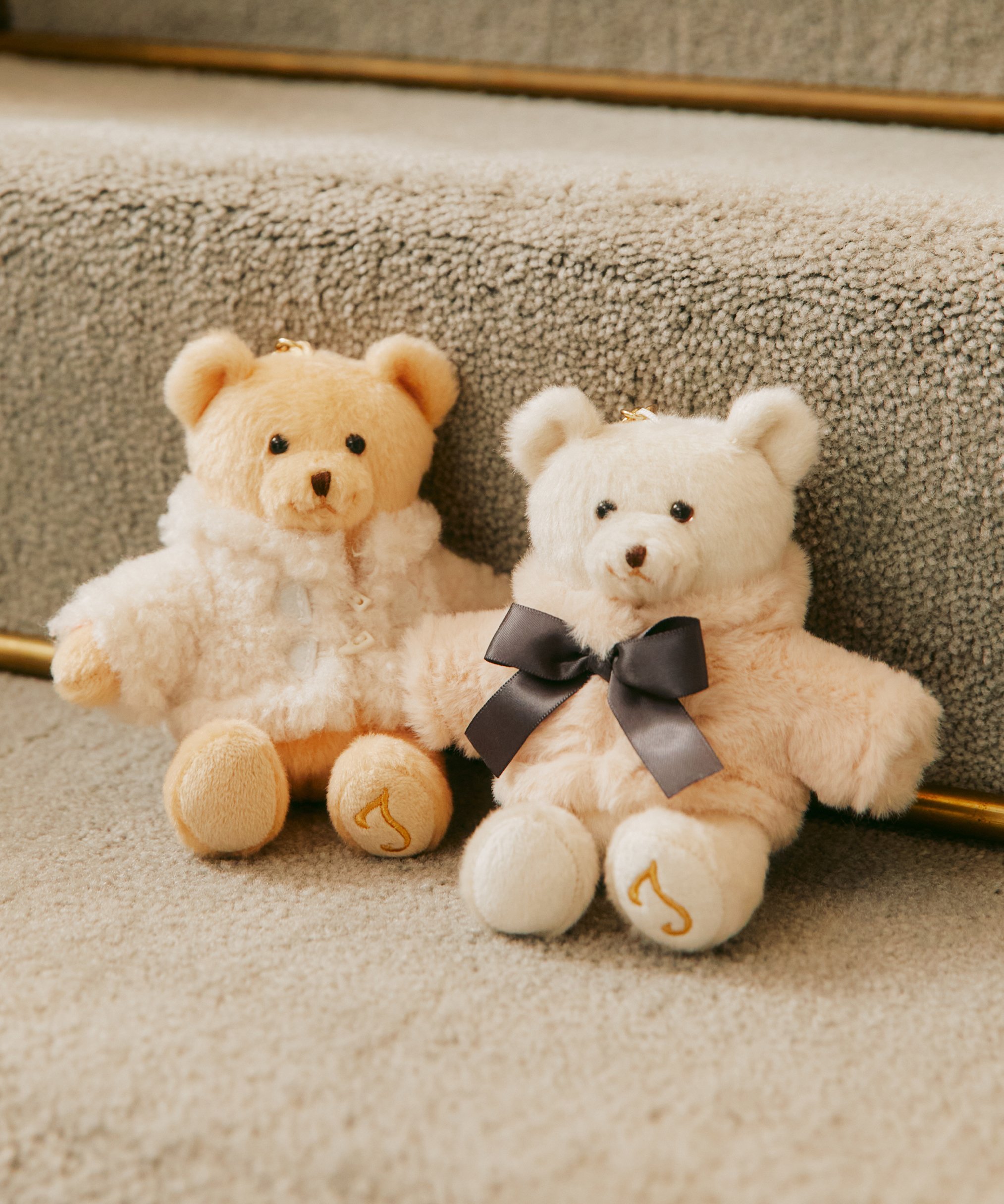 ハンドメイド テディベア バックチャーム 短毛カールモヘア ベージュ色 ハンドメイド テディベア バックチャーム 短毛カールモヘア ベージュ色