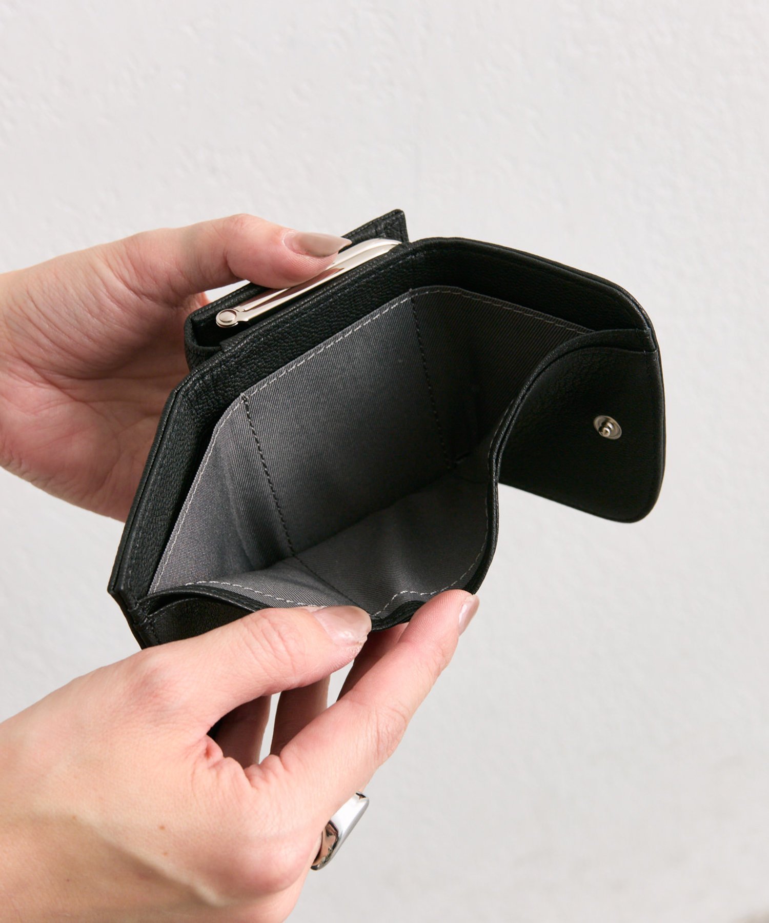 ear PAPILLONNER｜【PEZ(ペッツ) ×ear】本革/コラボ三つ折りがま口財布