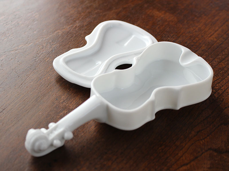 楽天市場】【アウトレット】陶器バイオリン 小物入れ & 灰皿（ホワイト