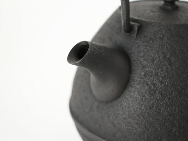 楽天市場】空間鋳造 岩清水久生 鉄瓶 Egg 大 ( PureBlack )【 送料無料