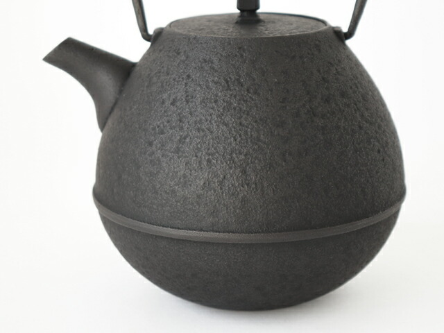 楽天市場】空間鋳造 岩清水久生 鉄瓶 Egg 大 ( PureBlack )【 送料無料