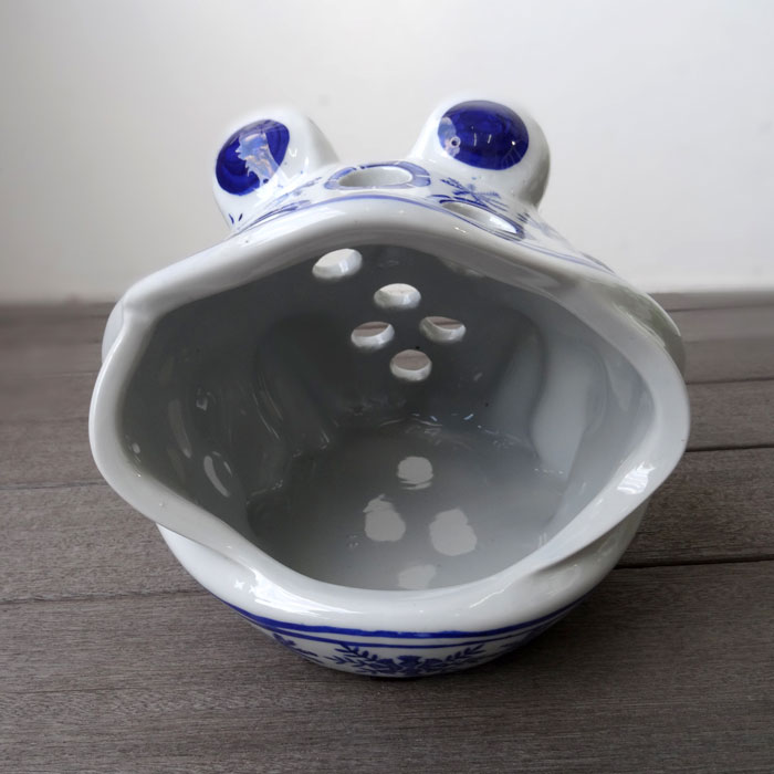 村長カエルの置き香炉 カエルの陶器 村長カエルの置き香炉 カエルの陶器