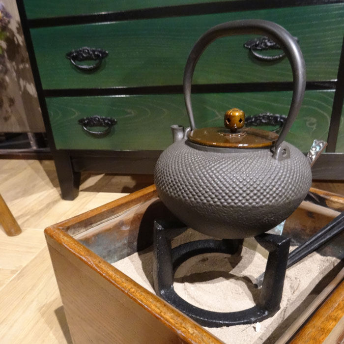 銅製 火鉢 ・五徳・やかん付き