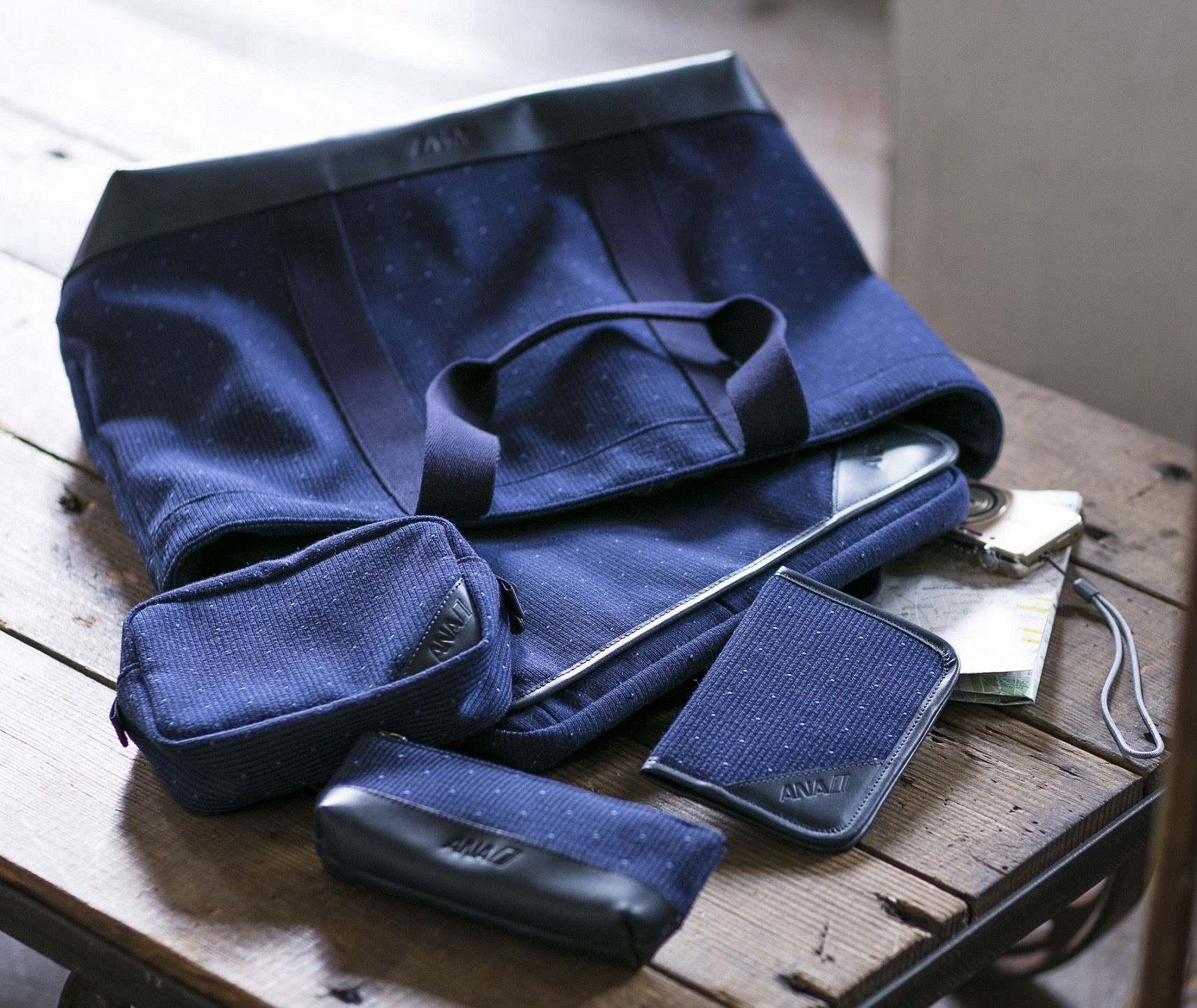 全日空商事、ファーストクラス生地のバッグなど「ANA First Class