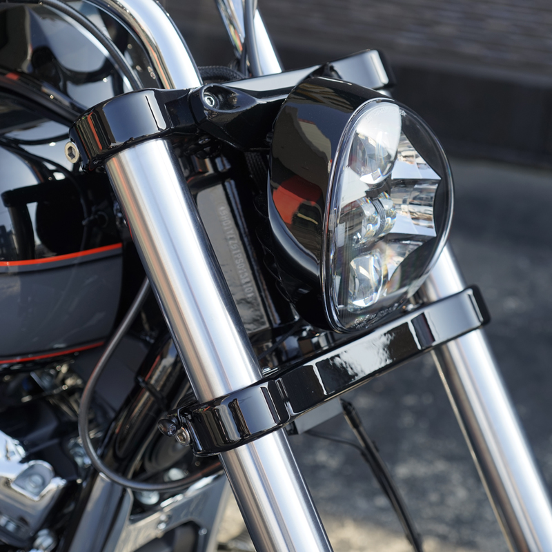 ハーレーFXBR/FXBRS トライジャヘッドライトステーとても綺麗です