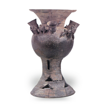 須恵器 装飾付台付壺 | 鶴田 純久の章 お話