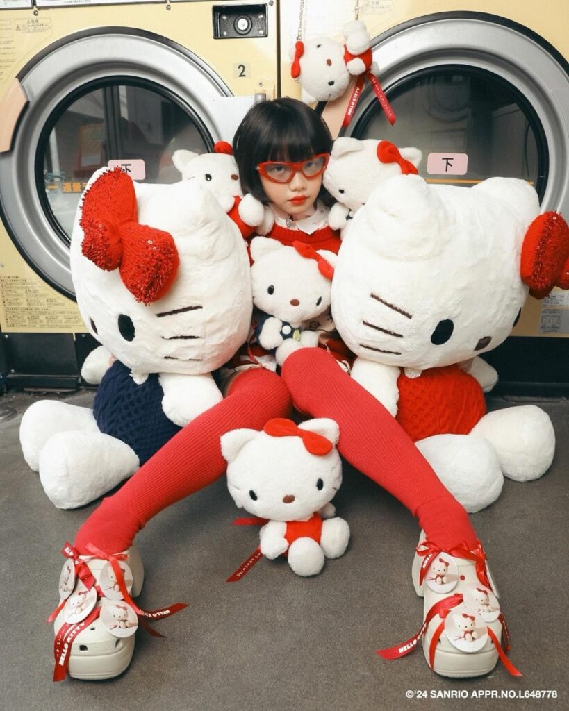 BEAMS COUTURE × HELLO KITTY 50周年記念コラボアイテムが国内5月3日