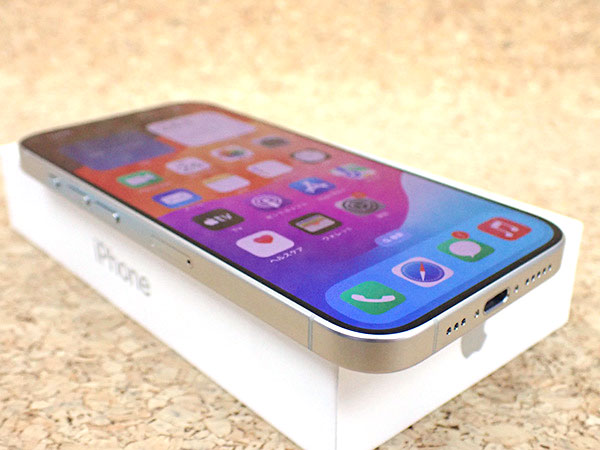 中古 超美品】国内版 SIMフリー iPhone 15 Pro 256GB ホワイト