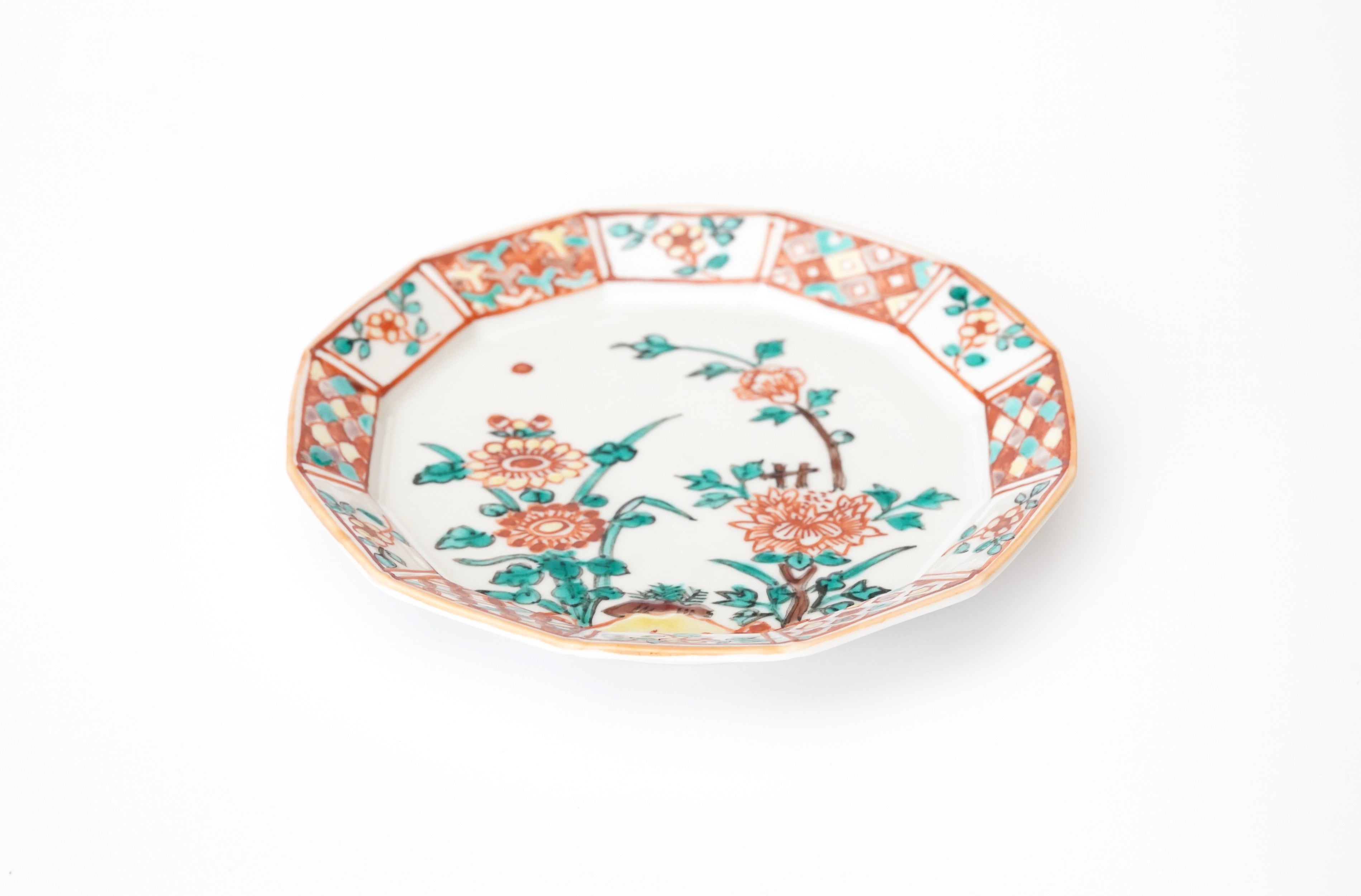 色絵 牡丹雀文稜花中皿 献上手 色絵 牡丹雀文稜花中皿 献上手 美術品